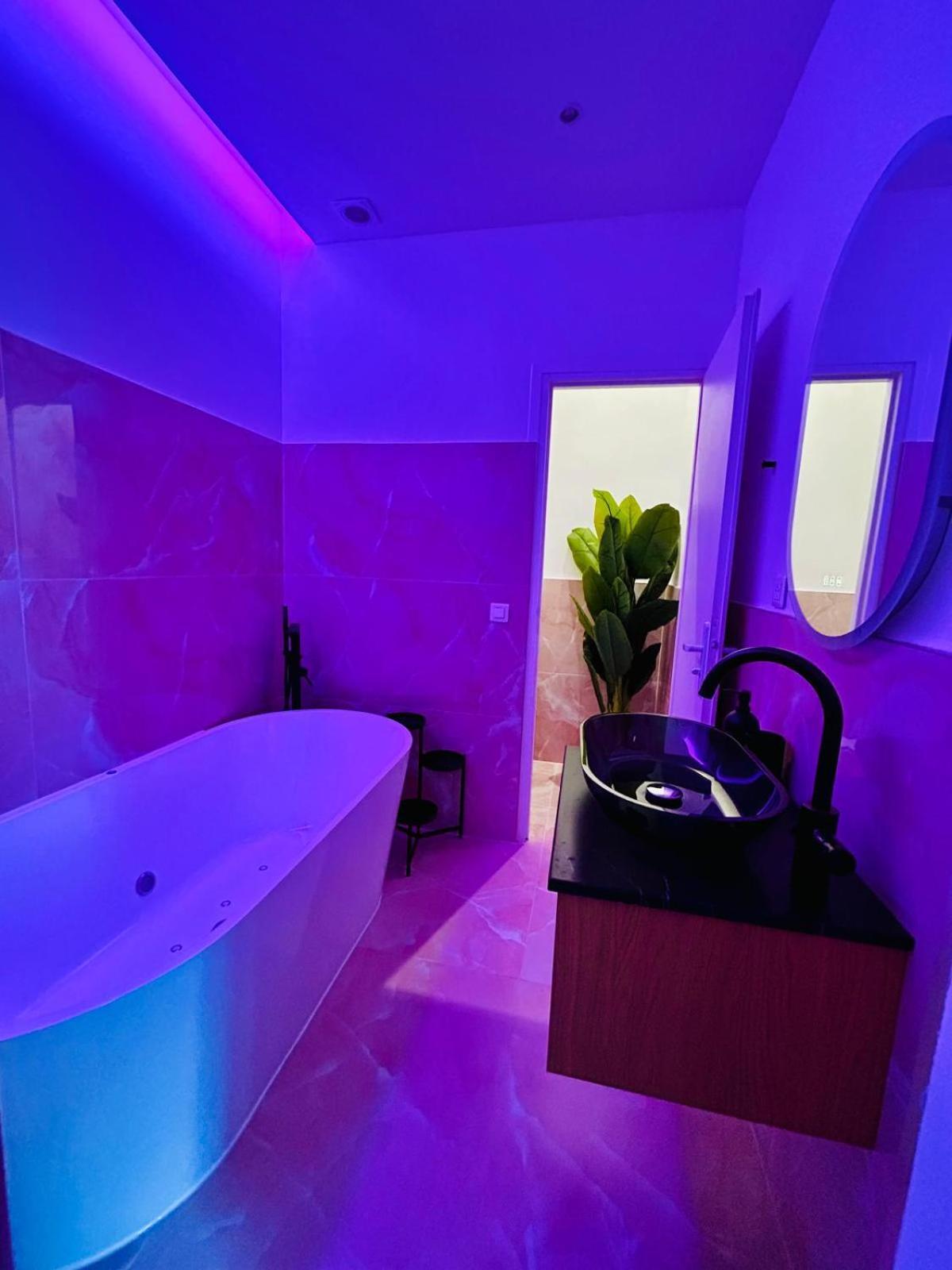 Intimate Escape - Seaside - Spa Bath - Wifi - Ac Ница Екстериор снимка