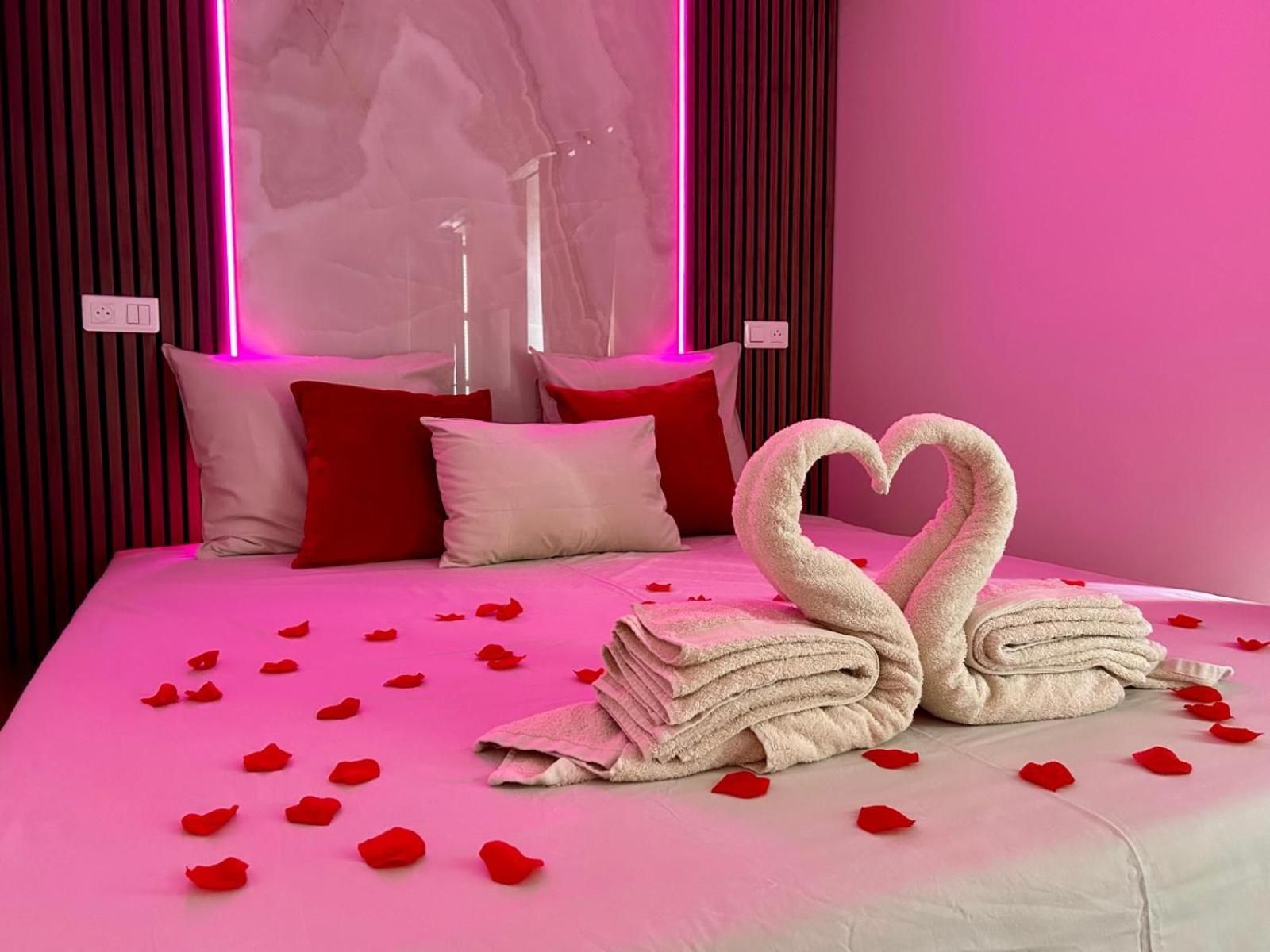 Intimate Escape - Seaside - Spa Bath - Wifi - Ac Ница Екстериор снимка